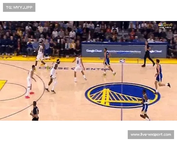 勇士太阳进攻对飙，库里布克三分大战决定比赛走向